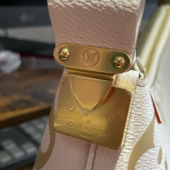 Louis Vuitton Sunset Kaki Marshmallow Bag - Picture 5 of 16